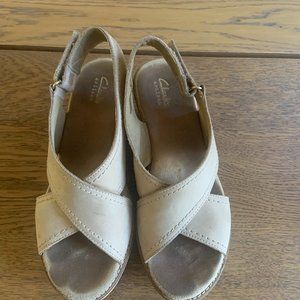 Womens Clark heels (6 1/2) Great condition, barley worn!